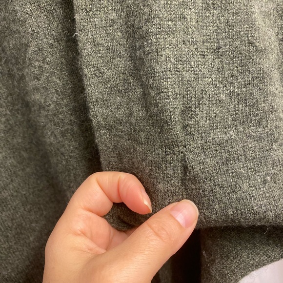 Minnie Rose Cashmere Deep Green V-Neck Sweater - Picture 9 of 10